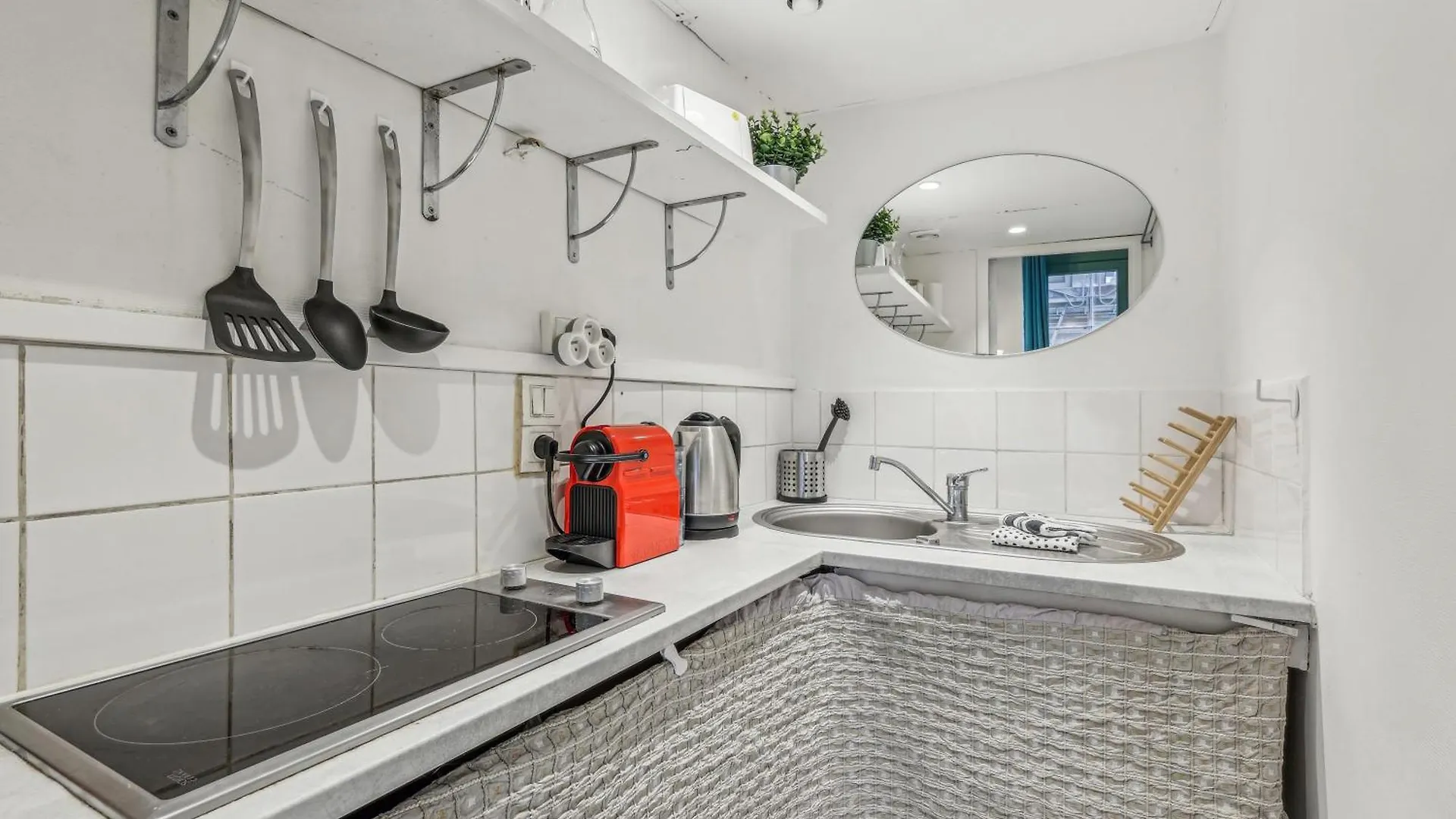 Apartment Joli Studio Grand Et Calme, Marais Paris