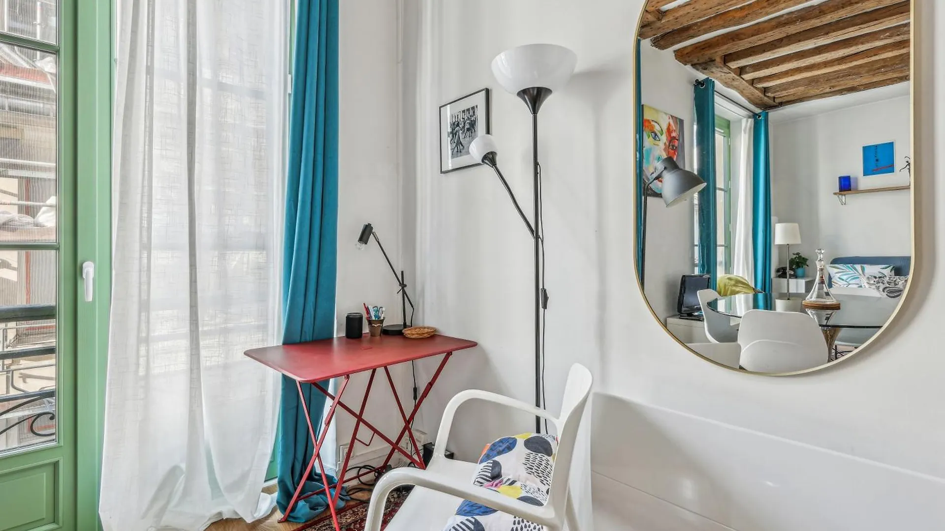 Joli Studio Grand Et Calme, Marais Paris Apartment